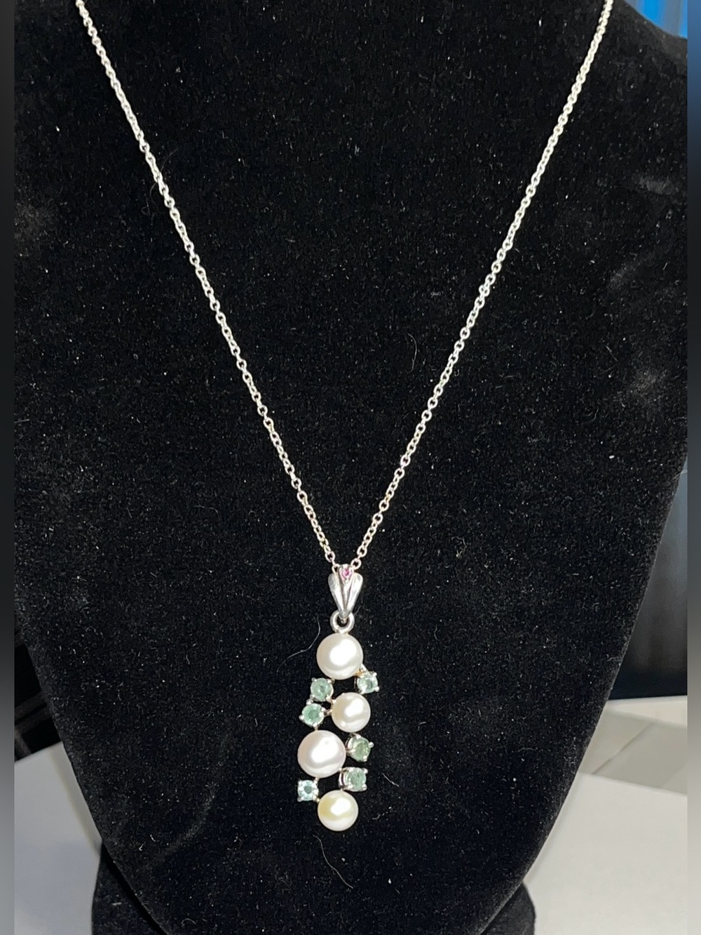 925 Sterling Silver Pearl & Genuine Emerald Gemstone Pendant Necklace